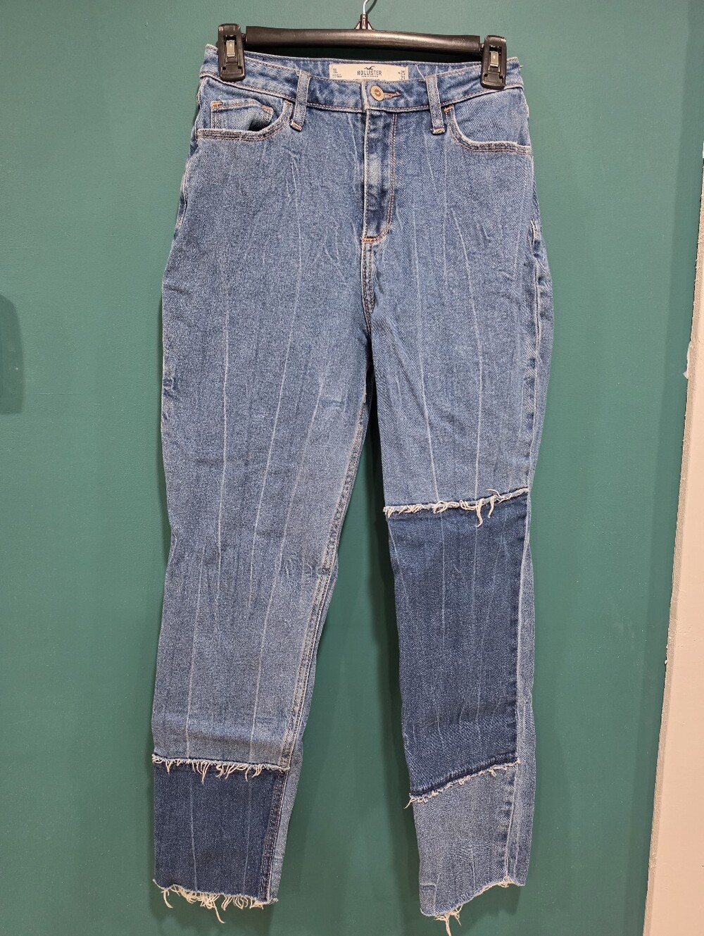 Hollister Curvy High Rise Mom Jeans SZ 1. Patchwork Raw Hem Vintage Stretch